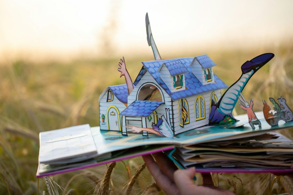 Livro infantil em composição de presente